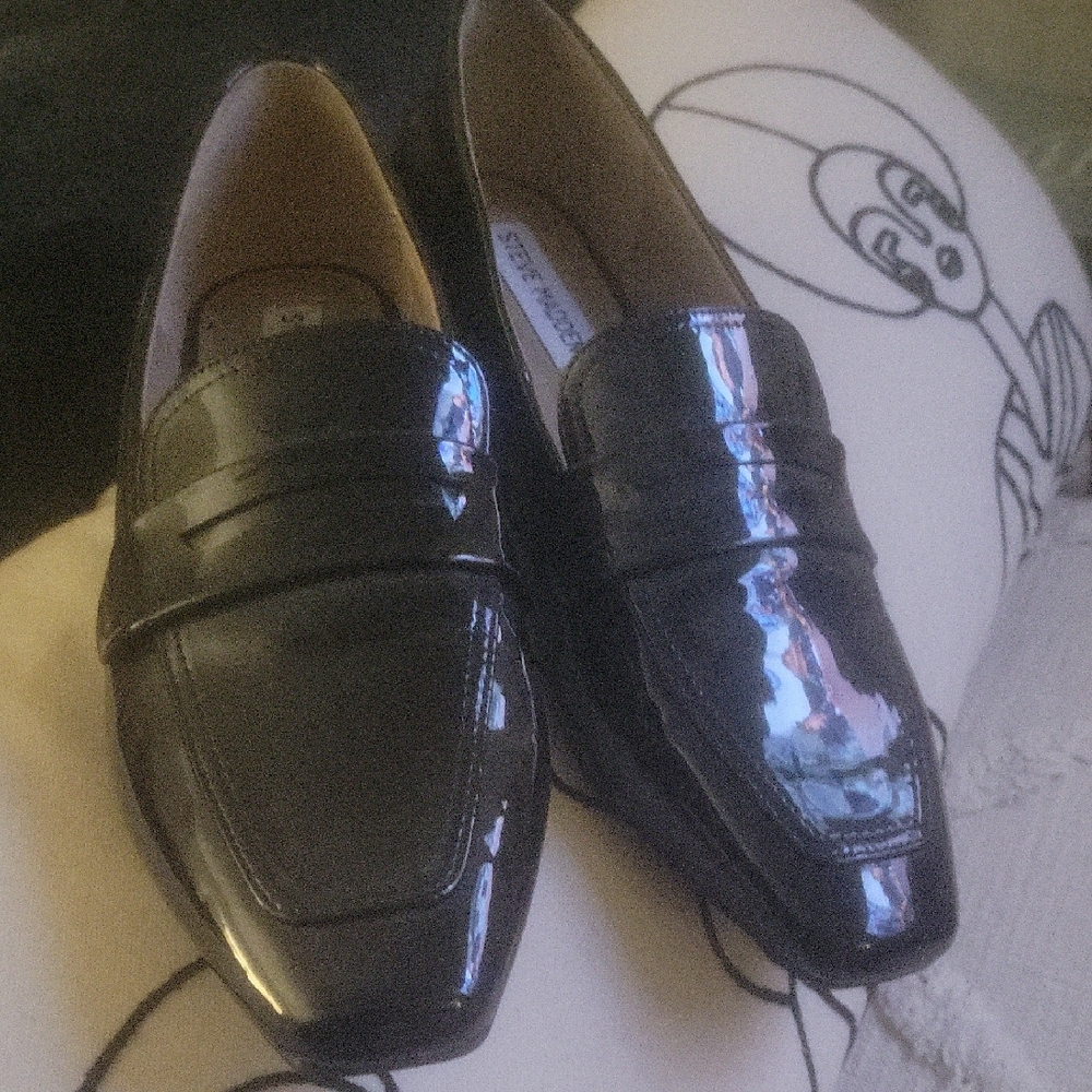 Steve Madden Pattent Leather Womens Loafers - Picture 2 of 4